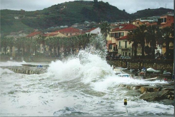 Frantoio Lägenhet Riva Ligure Exteriör bild
